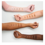 ⁦كريم أساس آي لوف فلوليس سكين 60 عاجي داكن من ايسنس 30 مل⁩ - الصورة ⁦3⁩