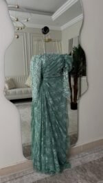 ⁦فستان دانتيل باكمام مطرزة⁩ - الصورة ⁦2⁩