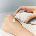 ⁦SKIN1004 كريم الوقاية من الشمس بخلاصة سنتيلا مدغشقر لتفتيح البشرة وتوحيد لونها 50 مل⁩ - الصورة ⁦2⁩