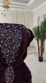 فستان مخمل بتطريز يدوي