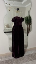 ⁦فستان مخمل بتطريز يدوي⁩ - الصورة ⁦3⁩