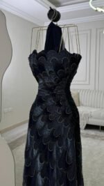 فستان سهرة ملكي مطرّز