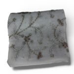 ⁦قطعة قماش تول مطرز بزخارف نباتية – رمادي ناعم 3متر⁩ - الصورة ⁦3⁩