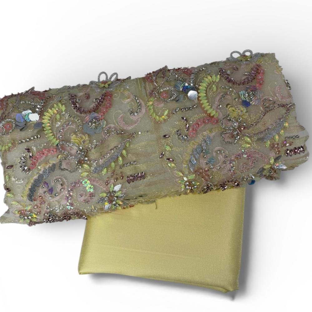 1b5e61e7-ec4d-4c37-ac01-0c0e41b65d8b-1000x1000-leS0M5rn6qRxJARaIQSWVcIUFaN2UoXMFyTZhSTV.jpg بانو مطرز بزخارف ناعمة– ليموني - الصورة 1