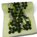 ⁦بانو تركيب ورود مطرز⁩ - الصورة ⁦2⁩