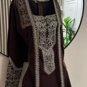 فستان باربي وتل مطرز كمبيوتر