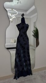 ⁦فستان سهرة ملكي مطرّز⁩ - الصورة ⁦3⁩