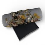 بانوه بتطريز فاخر وريش وقصاصات شمواه