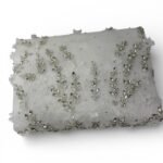 ⁦قطعة كاملة تطريز يدوي بكرستال سوار فسكي وورود بارزة⁩ - الصورة ⁦3⁩