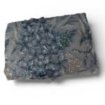 ⁦قطعة قماش تول مطرز بزخارف نباتية – رمادي ناعم 3متر⁩ - الصورة ⁦3⁩