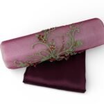 بانو برغندي على تطريز تفاحي