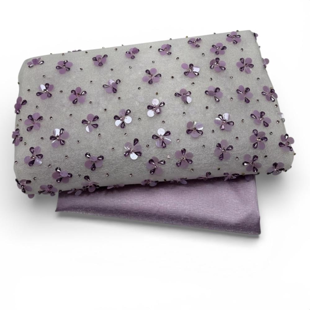 97101cd7-7589-4582-ae6c-6a2683bcc8e2-1000x1000-X1YRSATQUMWooMwJvjyEJ0jiMqCSyo6svUyLe0ZS.jpg قطعة مطرزة بشك يدوي وترتر 3متر - الصورة 1