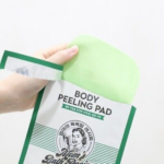 ⁦قفازات تقشير الجسم من مومز , لون اخضر / حبة واحدة⁩ - الصورة ⁦2⁩