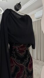 ⁦فستان سهرة فاخر من القطيفة الكورية بتطريز راقٍ⁩ - الصورة ⁦4⁩