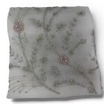 ⁦قطعة بتطريز فضي ووردي⁩ - الصورة ⁦3⁩