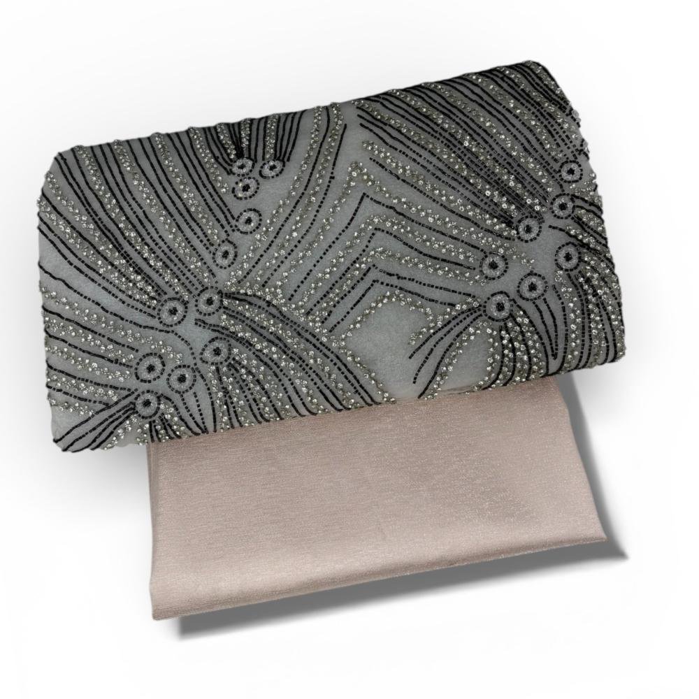 c4a8d633-0a0c-44a1-9548-6e9efca8ca79-1000x1000-XrQ2FMx7ns7SGs1XkpjkeAxxcpTnbT0VrJgbqiZ4.jpg قطعة قماش تول مطرز بنقوش هندسية – رمادي 3متر - الصورة 1