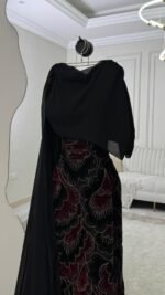 فستان سهرة فاخر من القطيفة الكورية بتطريز راقٍ