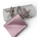 بانو مطرّز بتصميم فني راقٍ