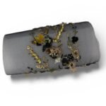 ⁦بانوه بتطريز فاخر وريش وقصاصات شمواه⁩ - الصورة ⁦3⁩