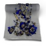 ⁦بانوه بتطريز فاخر وريش وقصاصات شمواه⁩ - الصورة ⁦3⁩