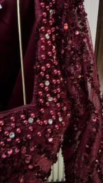 ⁦فستان دانتيل مطعم بفصوص كريستال PR⁩ - الصورة ⁦4⁩