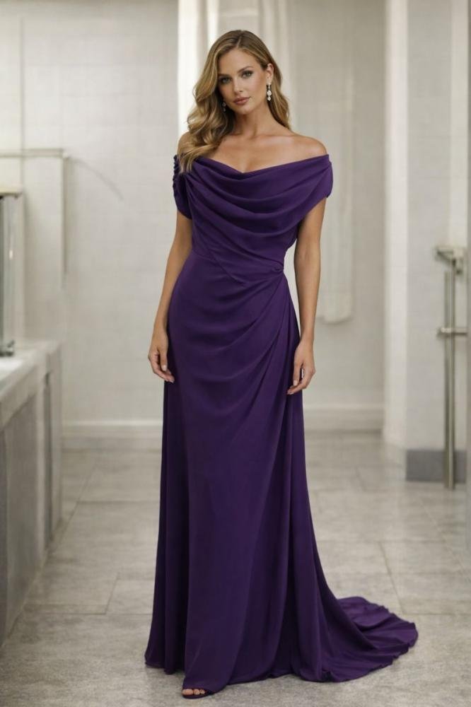 0152eb90-9335-4740-88f0-79e5afc35477-666.66666666667x1000-WeZiVtUp2iA3VPdjjSWin4h1STgAgdBOp6dZdNiU.jpg فستان جوخ بصدرية مطرزة - الصورة 1