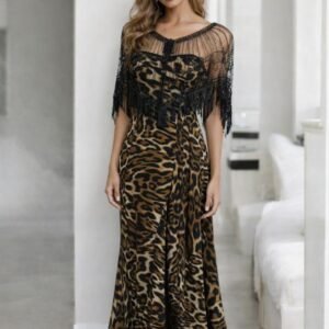 فستان جوخ بصدرية مطرزة