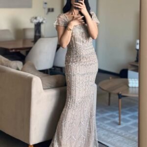 فستان سهرة أوف وايت مرصع بالخرز والترتر