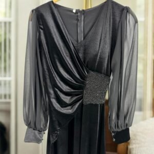 فستان جوخ بصدرية مطرزة