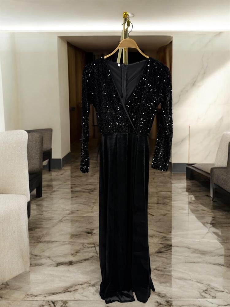 0cd0c86c-de65-4310-8d7d-b324191e230a-750x1000-ilNhYUl3dYbsYGNw1nDXANBHX8Y2DHHXFokzh9UX.jpg فستان جوخ بصدرية مطرزة - الصورة 1