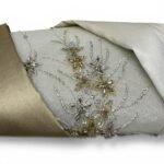 ⁦قطعة قماش سهرة أوف وايت مطرز ذهبي وكريستال⁩ - الصورة ⁦3⁩