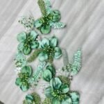 ⁦بانوه أخضر مطرز ورود فخم للتفاصيل⁩ - الصورة ⁦2⁩