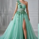 ⁦بانوه أخضر مطرز ورود فخم للتفاصيل⁩ - الصورة ⁦3⁩