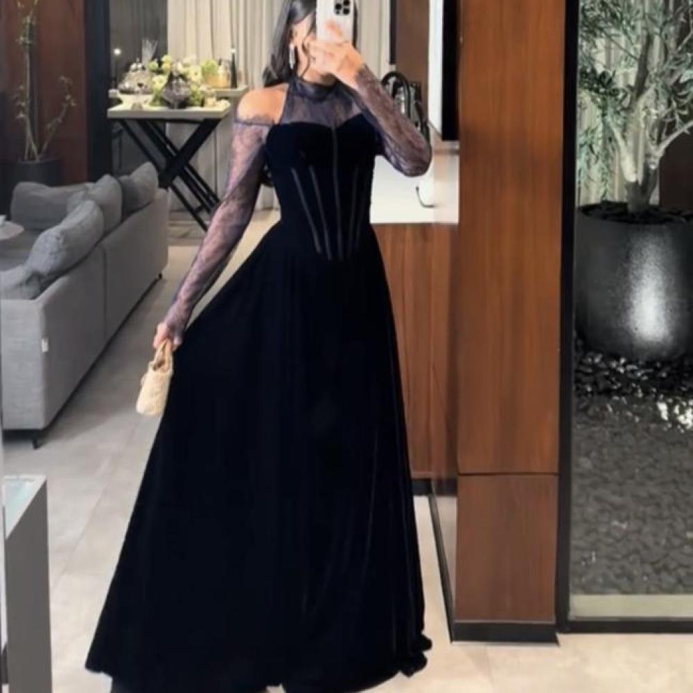 28715fb2-2ead-419e-b4d6-14968ce1708f-1000x1000-BTb1AYKEn4gJhMV7Dn60C4HCnApiLjzACBNebsYG.jpg فستان مخمل كوري +دانتيل - الصورة 1