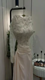 ⁦فستان سهرة بودري مطرز تول بأكمام طويلة⁩ - الصورة ⁦2⁩