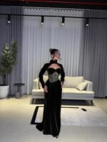 ⁦فستان مخمل كوري⁩ - الصورة ⁦2⁩