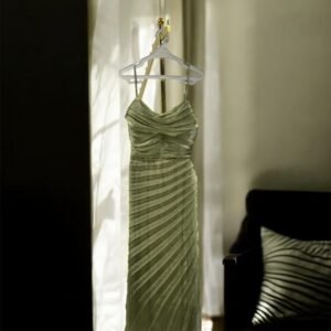 فستان جوخ بصدرية مطرزة