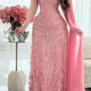 فستان سهرة وردي مطرز بلمسة أنثوية فاخرة