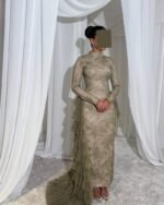 ⁦فستان سهرة "زيتوني" فاخر بدانتيل فرنسي وكشكش درامي⁩ - الصورة ⁦3⁩