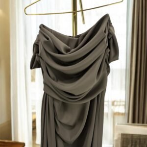 فستان جوخ بصدرية مطرزة