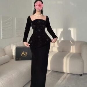 فستان جوخ بصدرية مطرزة