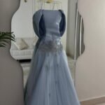 فستان ميكادو وتل مطرز وفصوص زوكون