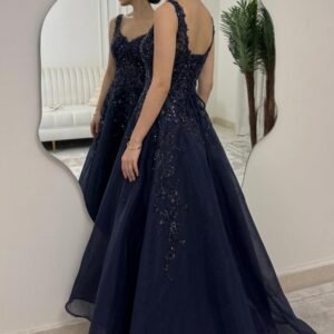 فستان سهرة أخضر ناعم بتصميم تول واسع وكورسيه مطرز