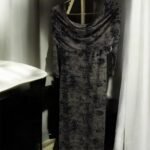 فستان جوخ بصدرية مطرزة