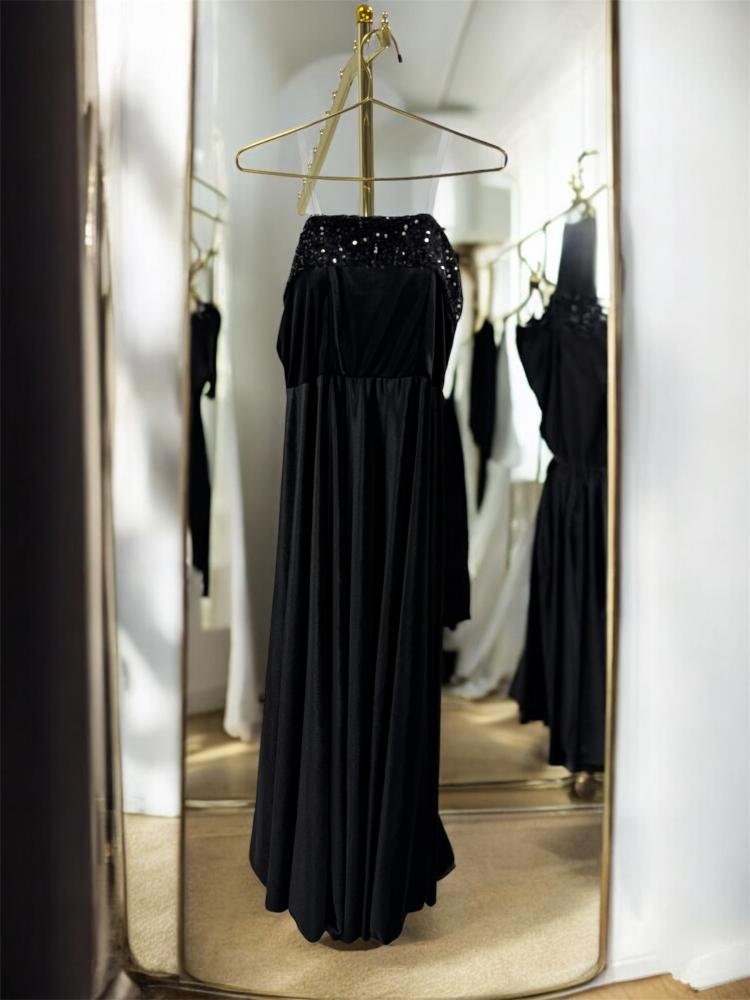 8026ae2a-af3e-4457-a8e0-58845c3ab645-750x1000-eNy1c4TAajyhYw9ybBou07141ifSBFNvbvuEbDfW.jpg فستان جوخ بصدرية مطرزة - الصورة 1