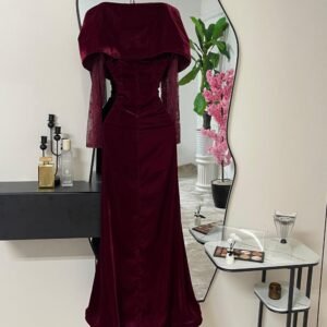 فستان مخمل ودانتيل