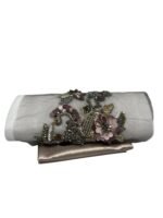 ⁦بانو فاخر فضي مطرز يدوي بتفاصيل ثلاثية⁩ - الصورة ⁦2⁩