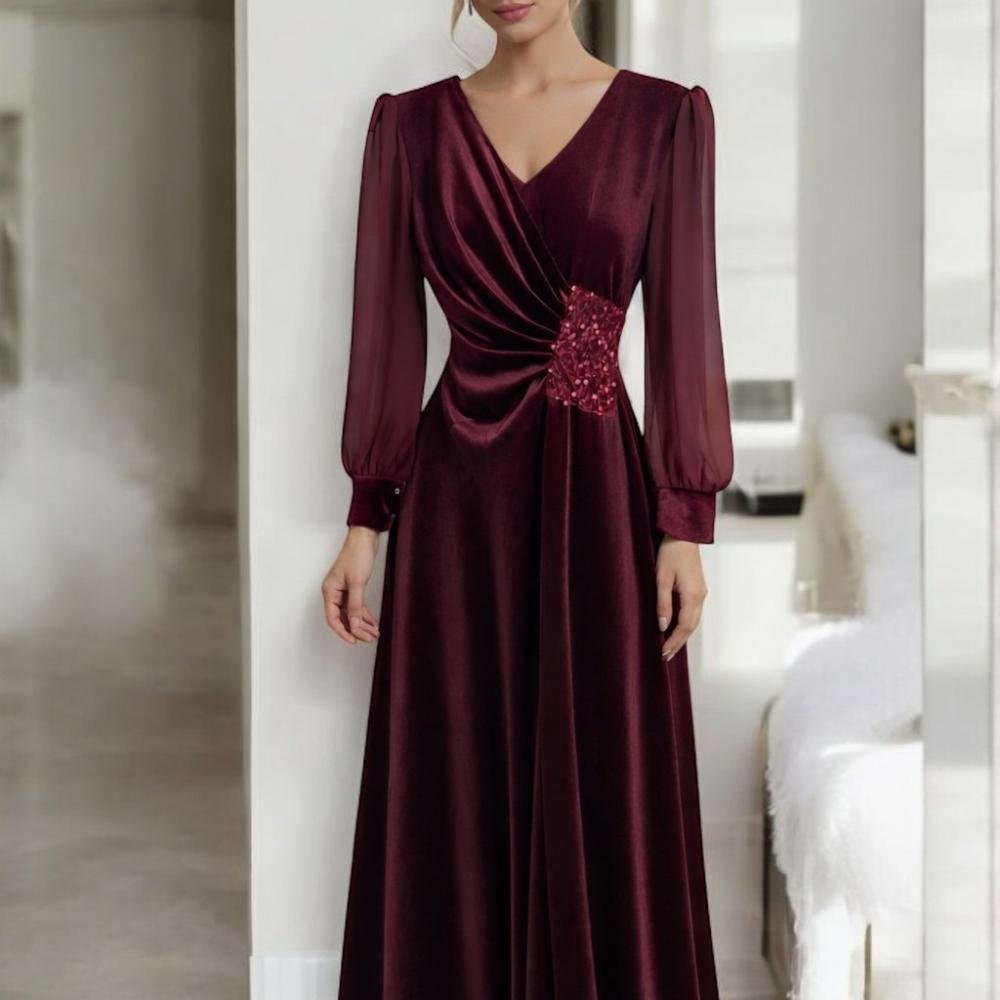 8a7e8a20-a39d-464f-86d5-56b1d24f0c57-1000x1000-oHY1zpGKg9djCGJva23PgvgYhomEDSRafzgv2BJX.jpg فستان جوخ بصدرية مطرزة - الصورة 1