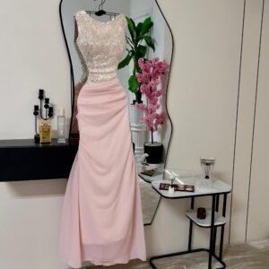 فستان شيفون بصدرية مطرزة وبطانة باربي