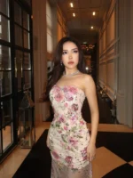 ⁦فستان سهرة فاخر مطرز ورود ثلاثية الأبعاد⁩ - الصورة ⁦2⁩